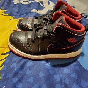 Jordan 1 mid
